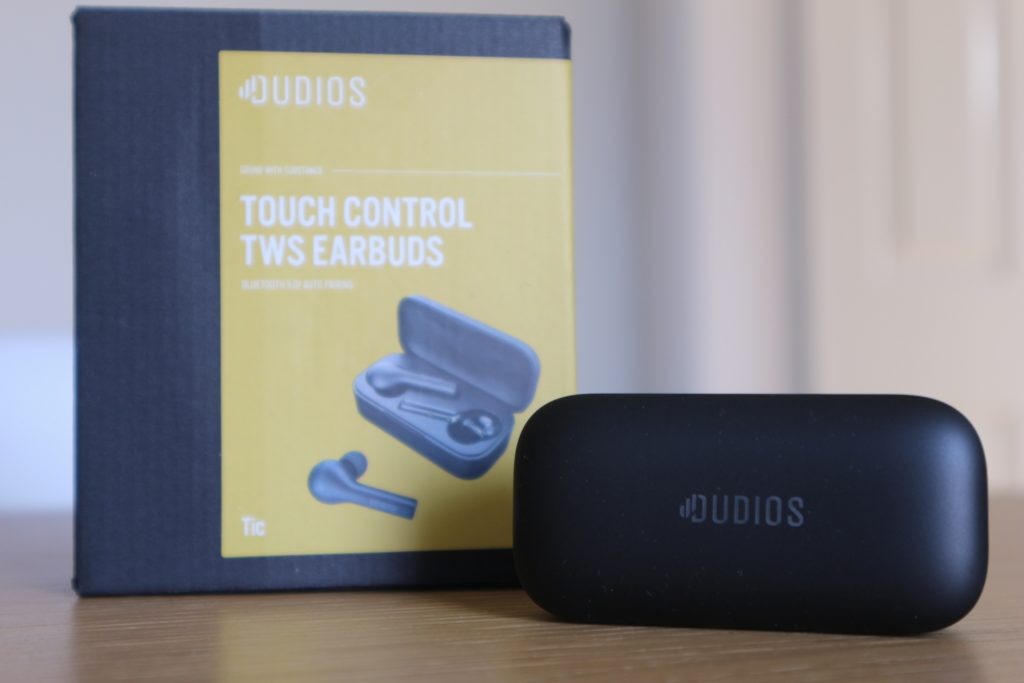 Dusios Tic Earbuds Case and Box