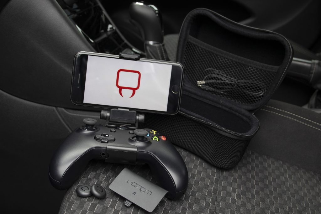 Venom Travel Kit for Xbox One showing phone mounted to controller