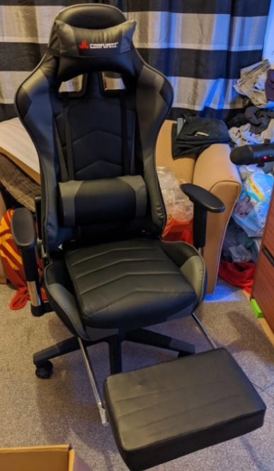 JL Comfurni Gaming Chair footrest out