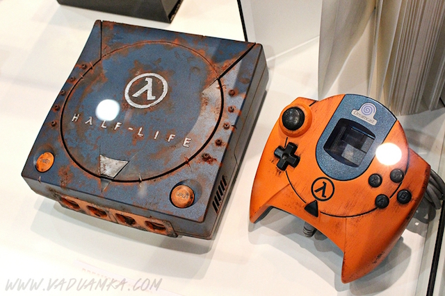 Half-Life custom painted Dreamcast