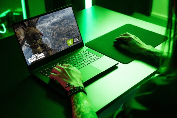 Razer Blade 14 playing Call of Duty Warzone