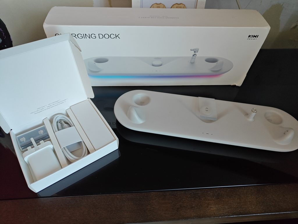 Kiwi Design Quest 2 Charging Dock out of the box