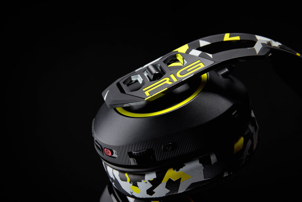 RIG 600 PRO HS Acid Camo Ear Cup COntrols