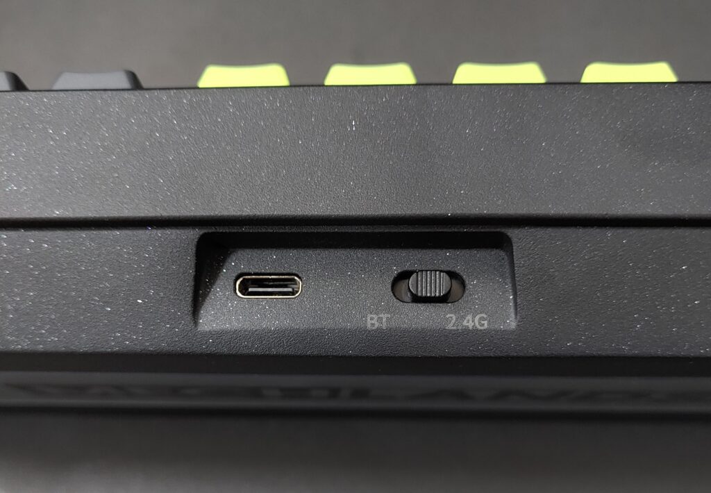 MechLands Blade 75 - Switch and USB C Port