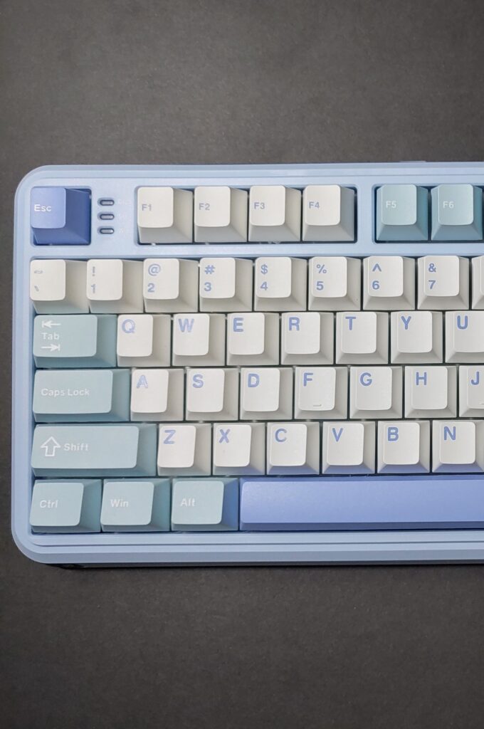 Mechlands Vibe75 V2 review – Clean looks, great feel, no fluff 22 Mechlands Vibe75 V2 - Left side keyboard