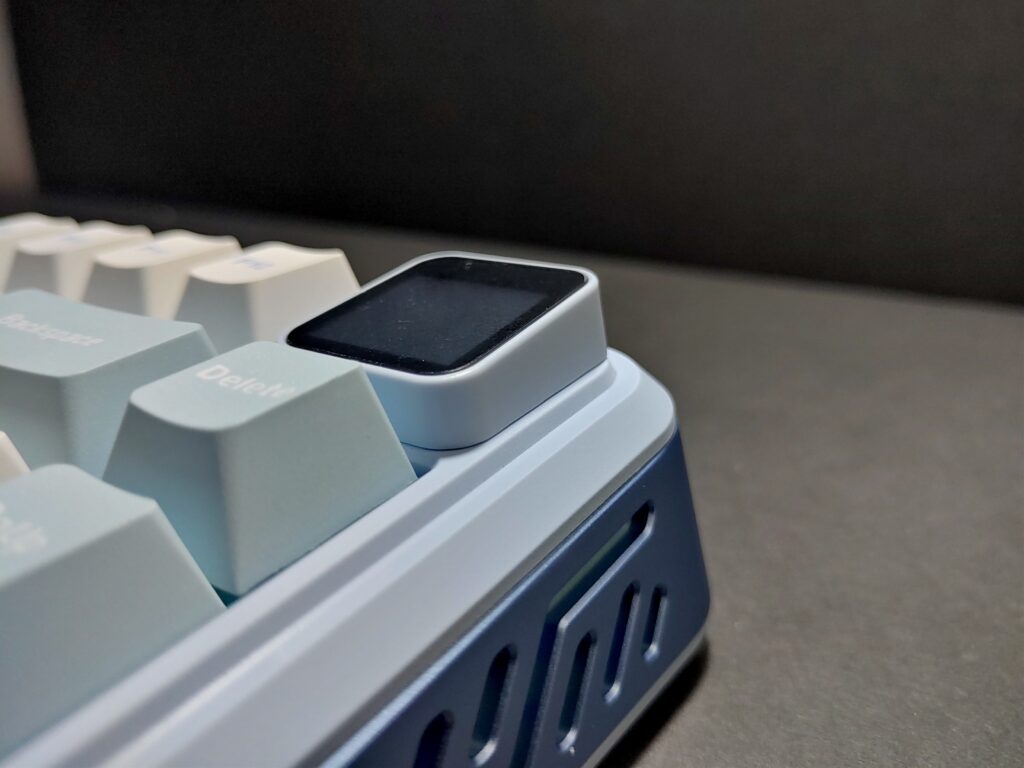 Mechlands Vibe75 V2 review – Clean looks, great feel, no fluff 9 Mechlands Vibe75 V2 - TFT screen switch