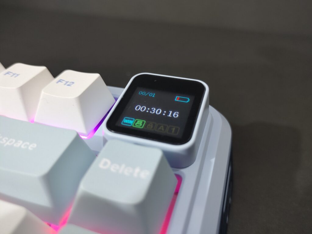 Mechlands Vibe75 V2 review – Clean looks, great feel, no fluff 10 Mechlands Vibe75 V2 - TFT screen switch