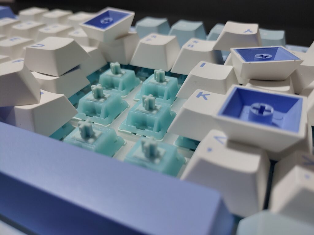 Mechlands Vibe75 V2 review – Clean looks, great feel, no fluff 6 Mechlands Vibe75 V2 - Closeup shot of switches and keycaps