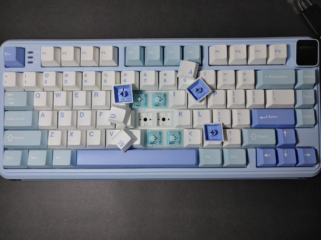 Mechlands Vibe75 V2 review – Clean looks, great feel, no fluff 7 Mechlands Vibe75 V2 - Closeup shot of switches and keycaps
