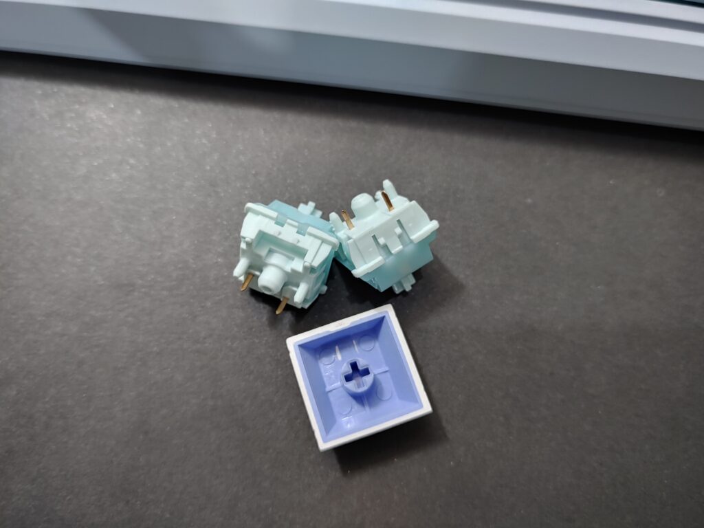 Mechlands Vibe75 V2 review – Clean looks, great feel, no fluff 8 Mechlands Vibe75 V2 - Closeup shot of switches