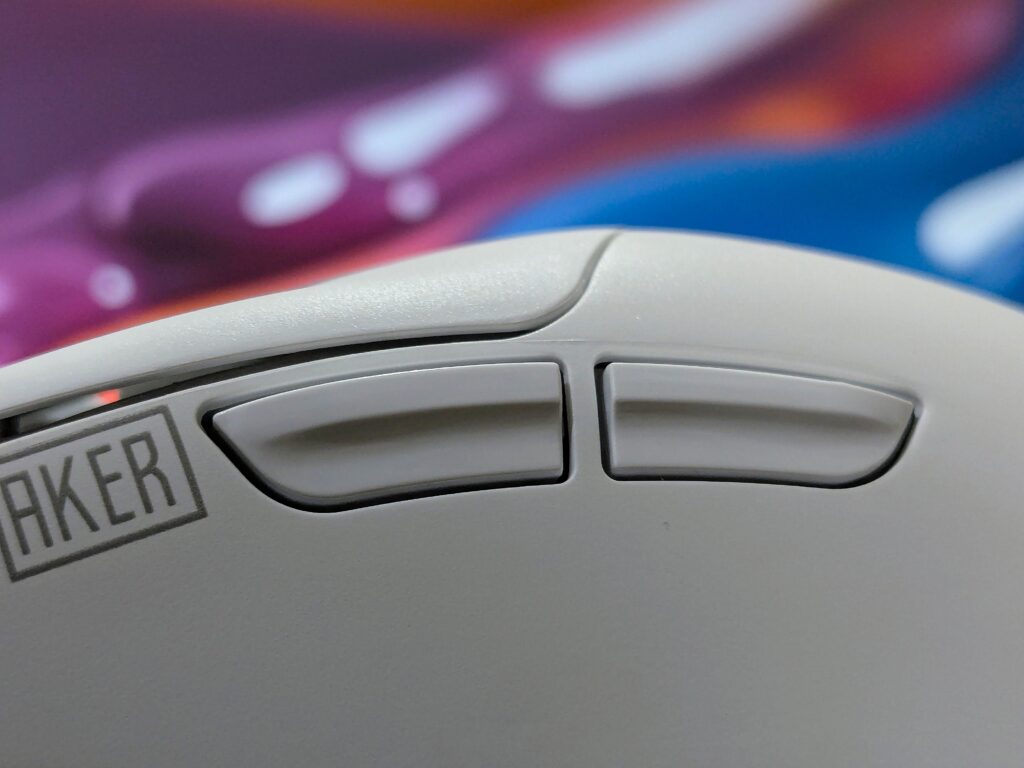 EPOMAKER Click Mouse review – Fast, light, and full of power 16 EPOMAKER Click Mouse - Side buttons