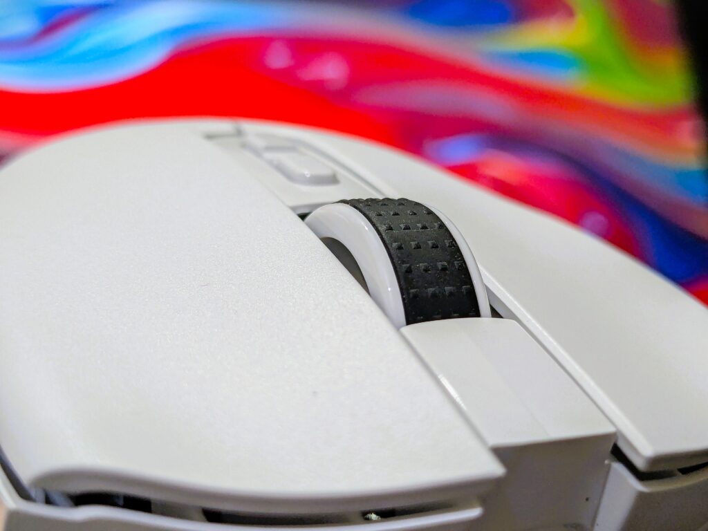 EPOMAKER Click Mouse review – Fast, light, and full of power 17 EPOMAKER Click Mouse - Scroll wheel
