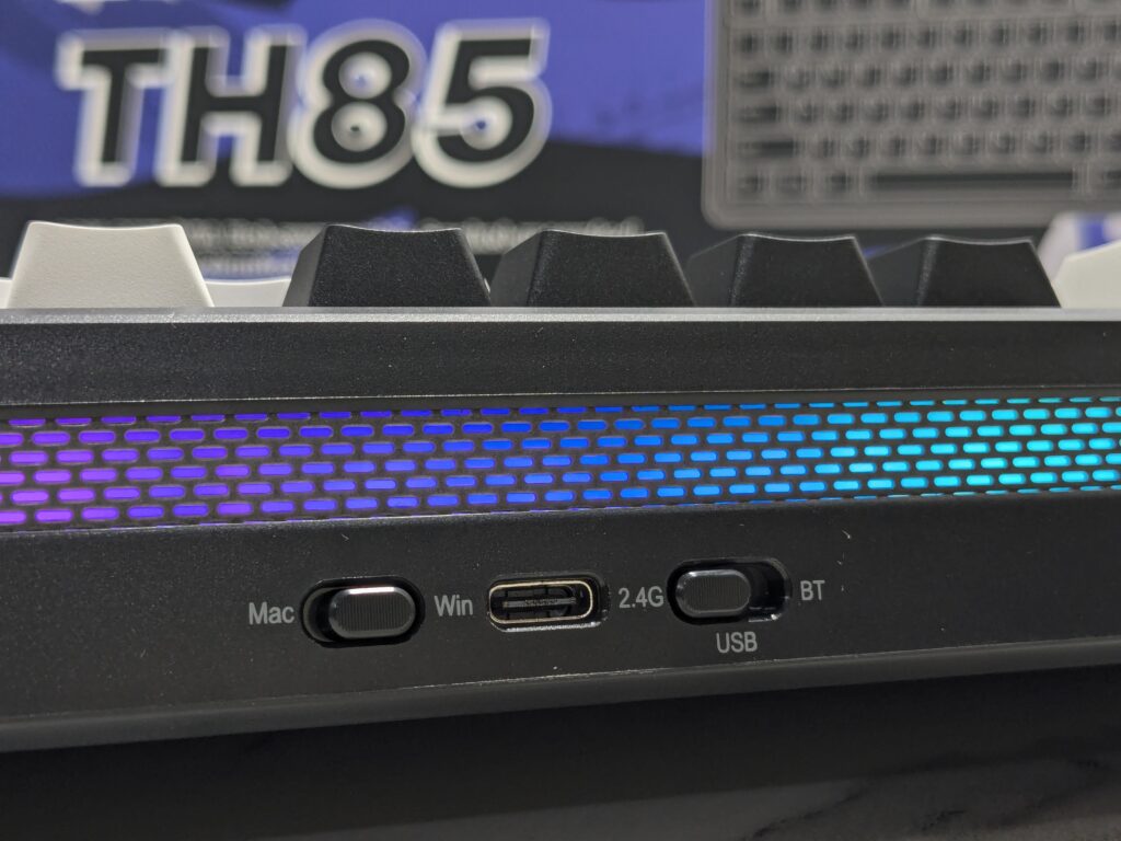 EPOMAKER TH85 review – A compact keyboard with stunning RGB flair 26 EPOMAKER TH85 - Connectivity Switches and Ports