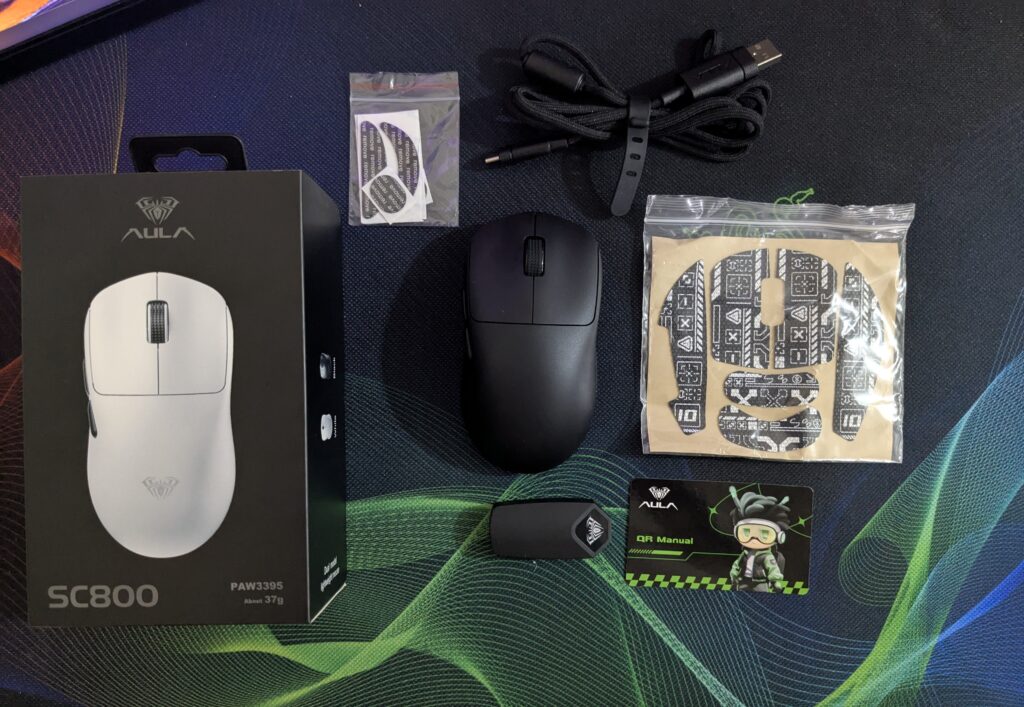 Aula SC800 review: A feather-light gaming mouse with solid sensor performance 5 Aula SC800 - unboxing with accessories