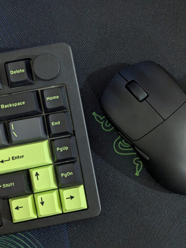 Aula SC800 review: A feather-light gaming mouse with solid sensor performance 9 Aula SC800 - closeup shot with mechlands blade 75