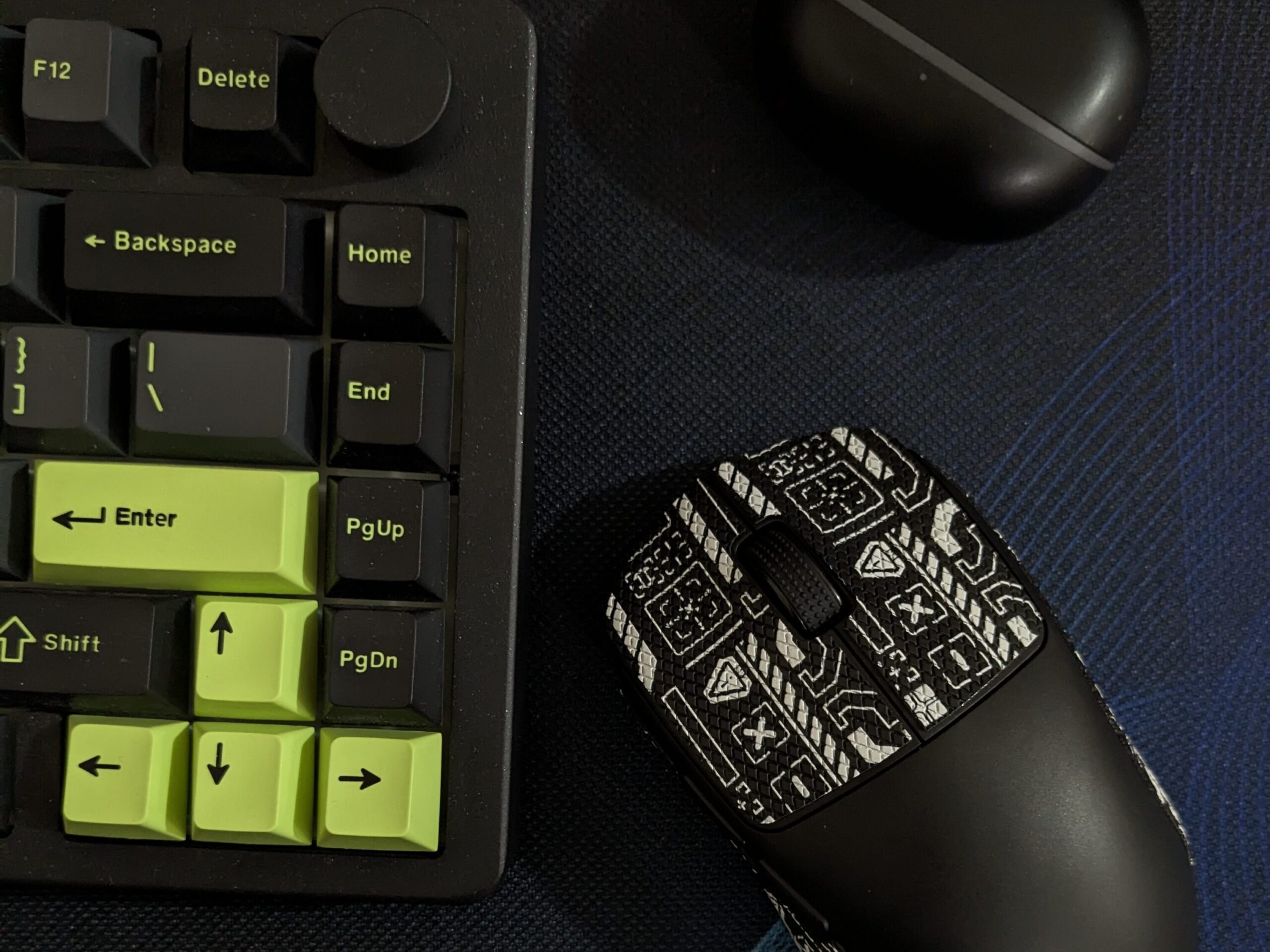 Aula SC800 review: A feather-light gaming mouse with solid sensor performance 2 Aula SC800 - closeup shot with grip stickers