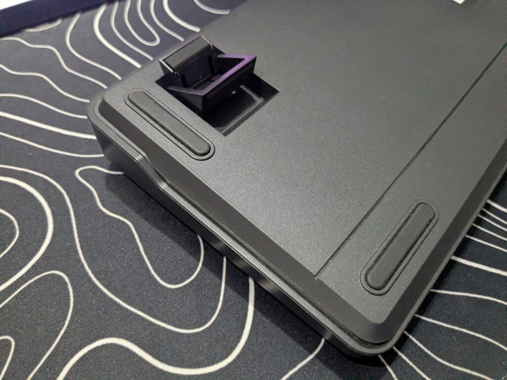 AULA F108 review: Powerful full-size wireless keyboard with creamy, satisfying sound 14 AULA F108 - Kickstand