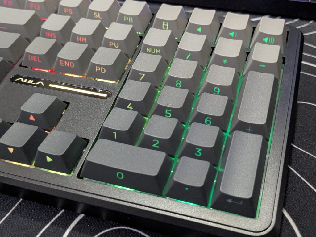 AULA F108 review: Powerful full-size wireless keyboard with creamy, satisfying sound 12 AULA F108 - Number Pad Close Up