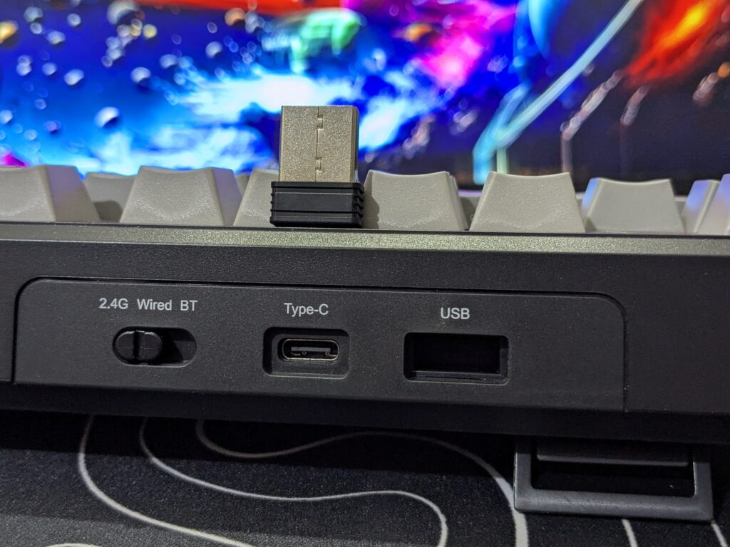 AULA F108 review: Powerful full-size wireless keyboard with creamy, satisfying sound 23 AULA F108 - Switches and Ports