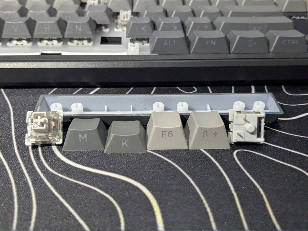 AULA F108 review: Powerful full-size wireless keyboard with creamy, satisfying sound 16 AULA F108 - Keycaps and Switches