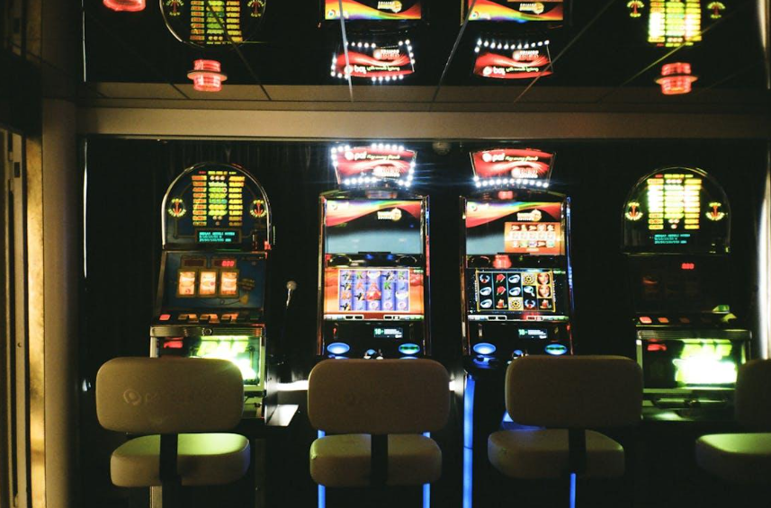 From local lotteries to global jackpots: The Internationalisation of gambling via technology 2 Old fashioned Slot Machines
