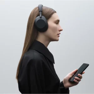 Sony WH-1000XM6 worn by Woman