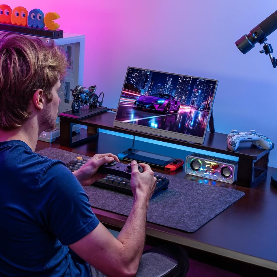 Arzopa Z3FC Portable Monitor being played on by Gamer