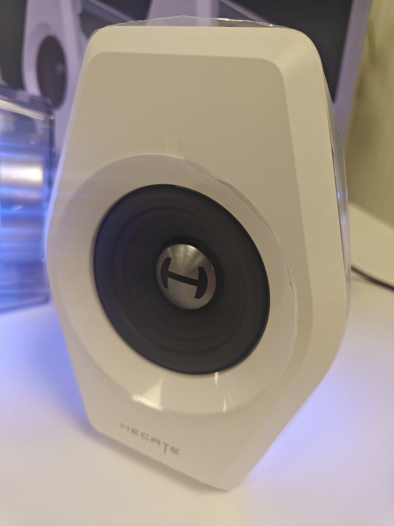 Edifier Hecate G2000 Pro - Speaker front, close up