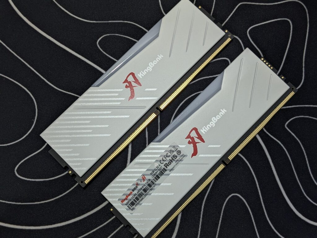 KingBank Soarblade DDR5 6800MHz CL32 - Front and revers side of RAM