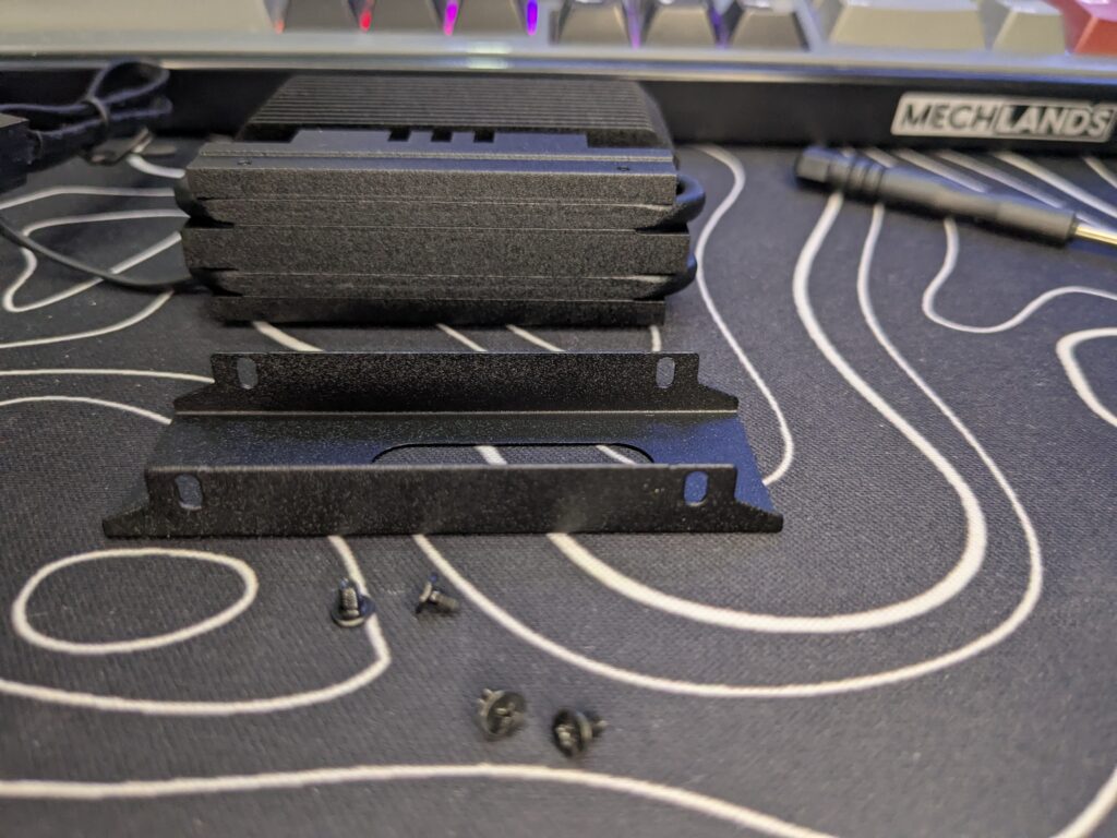 T-FORCE DARK AirFlow I SSD Cooler - Dismantled