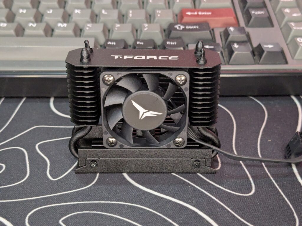 T-FORCE DARK AirFlow I SSD Cooler - Front