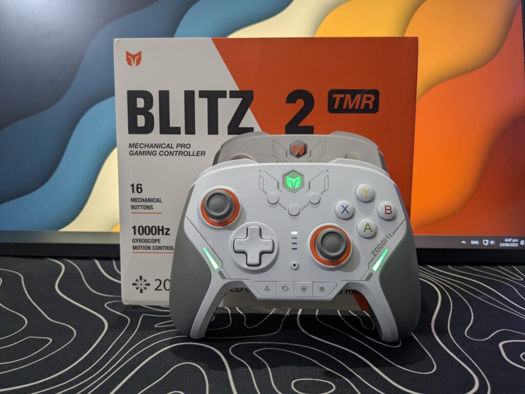 BIGBIGWON Blitz 2 TMR - Controller in front of box
