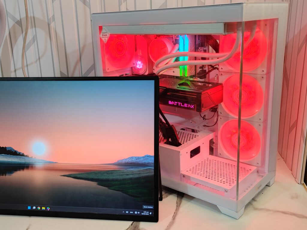 Ocypus Gamma C72 ARGB case - Red RGB next to monitor