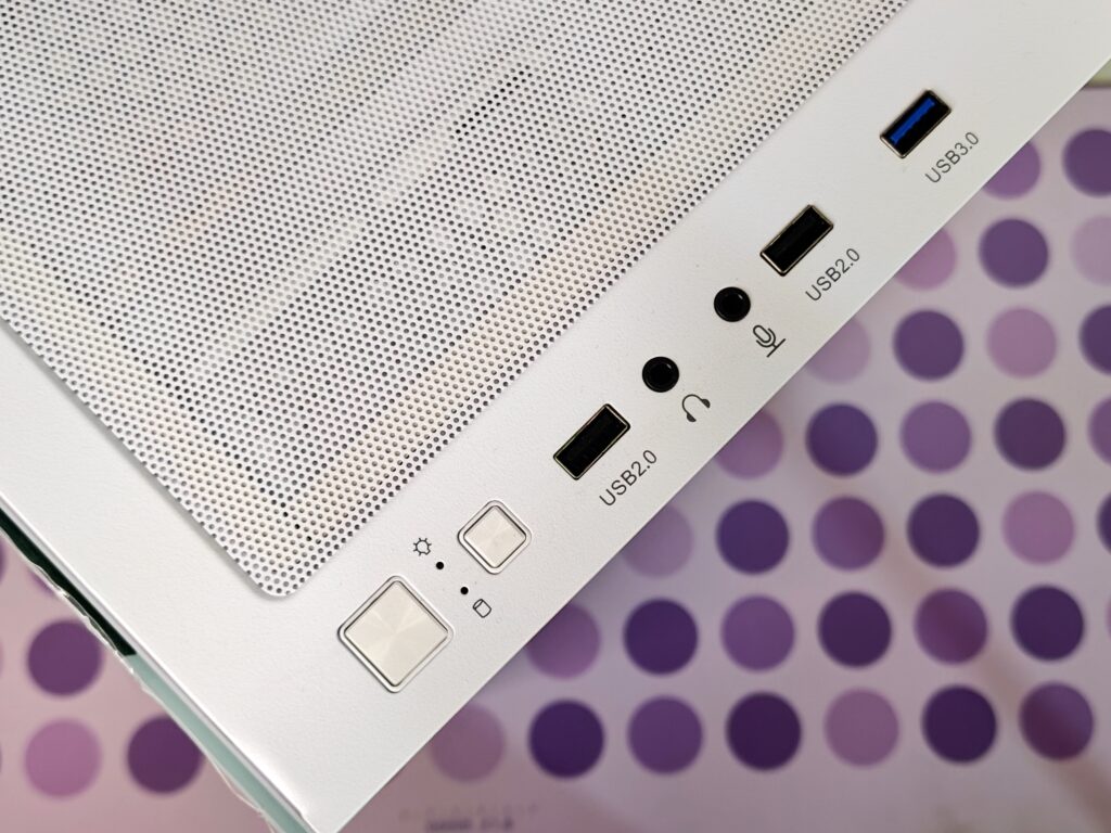 Ocypus Gamma C72 ARGB case - Top view buttons and ports