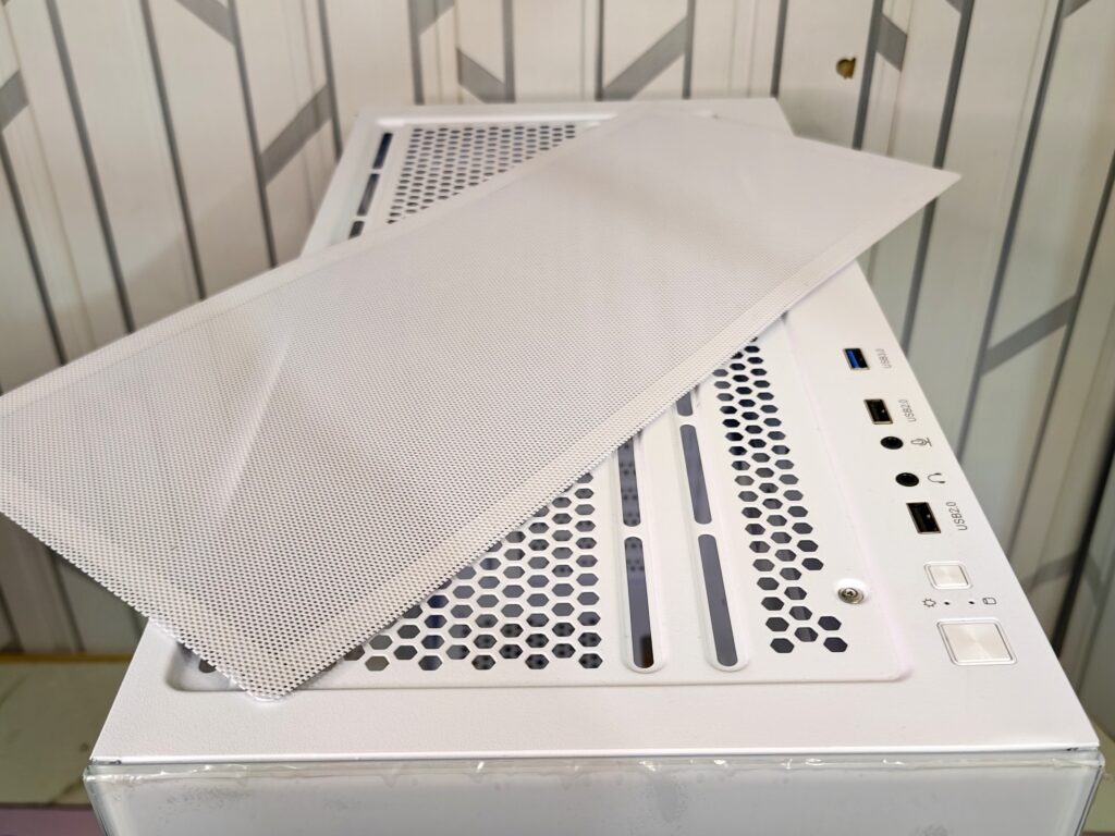 Ocypus Gamma C72 ARGB case - Top view with mesh cover