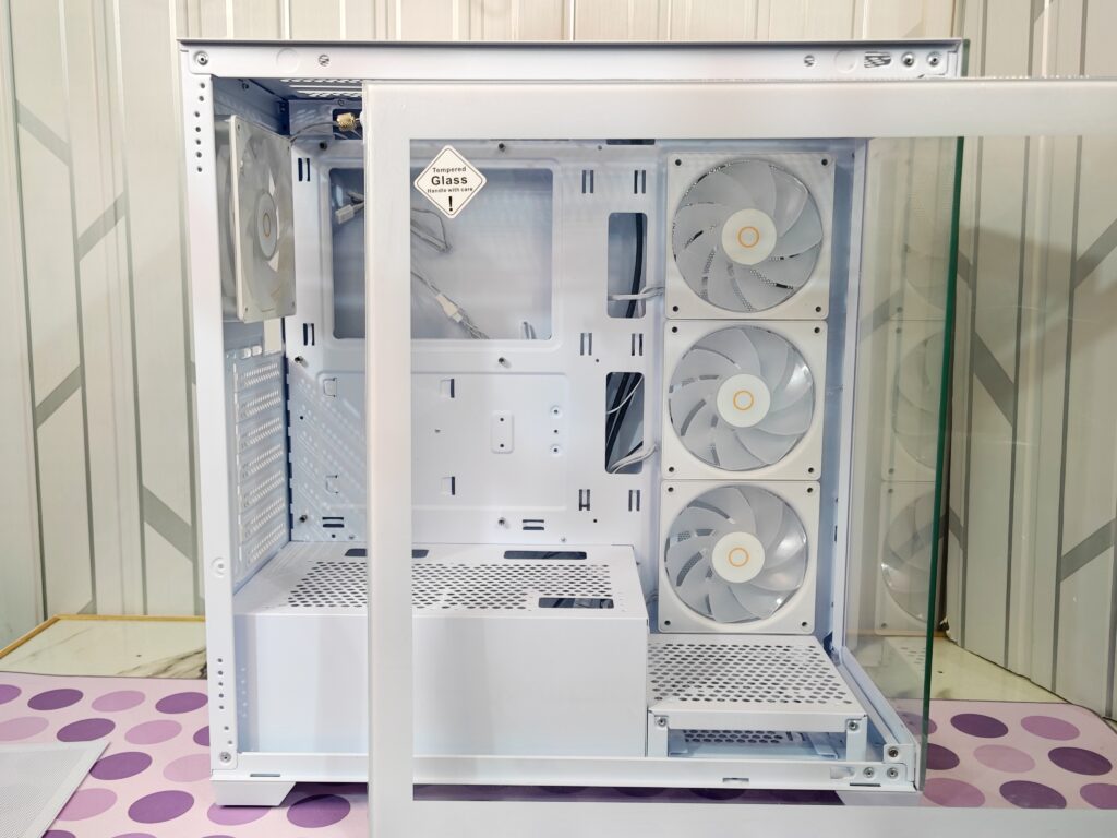 Ocypus Gamma C72 ARGB case - Side panel removed