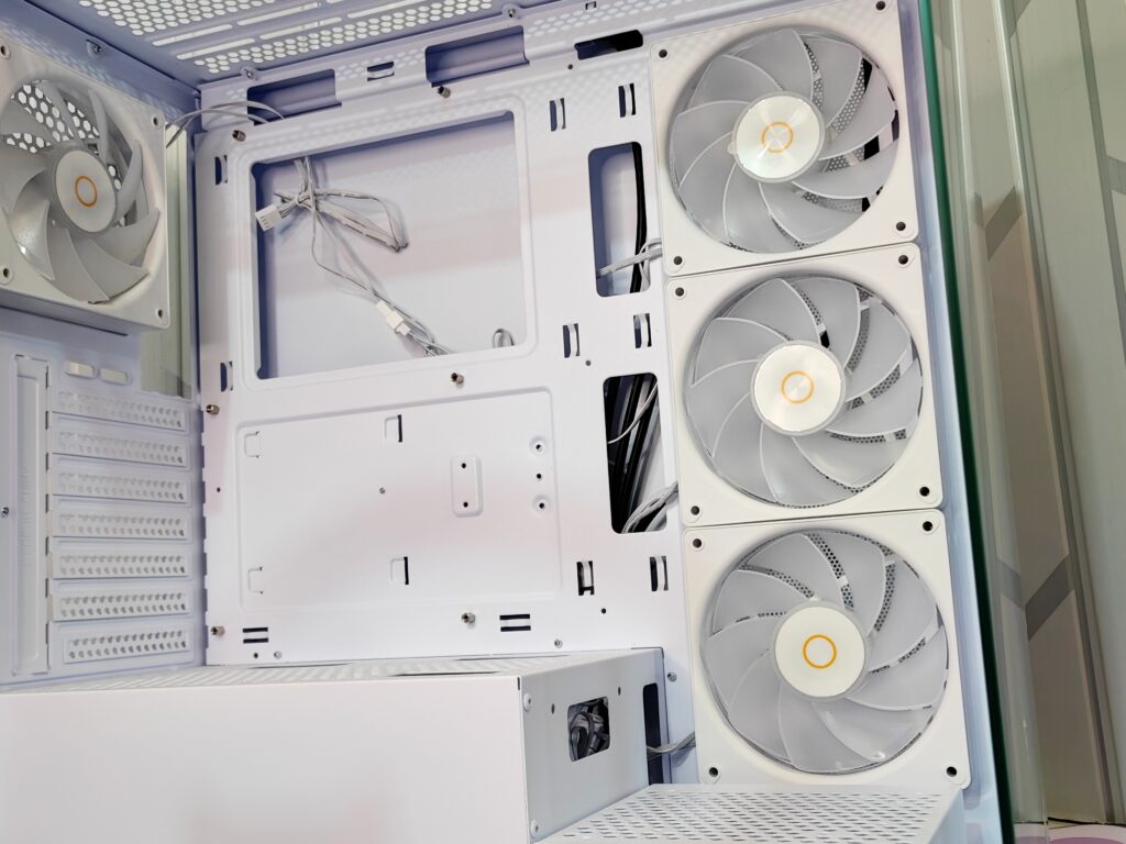 Ocypus Gamma C72 ARGB case - Inside