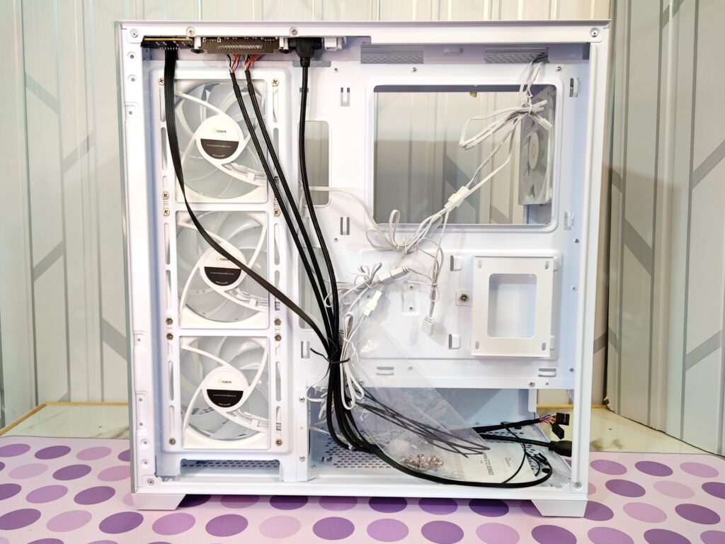 Ocypus Gamma C72 ARGB case - Cables on the closed side.