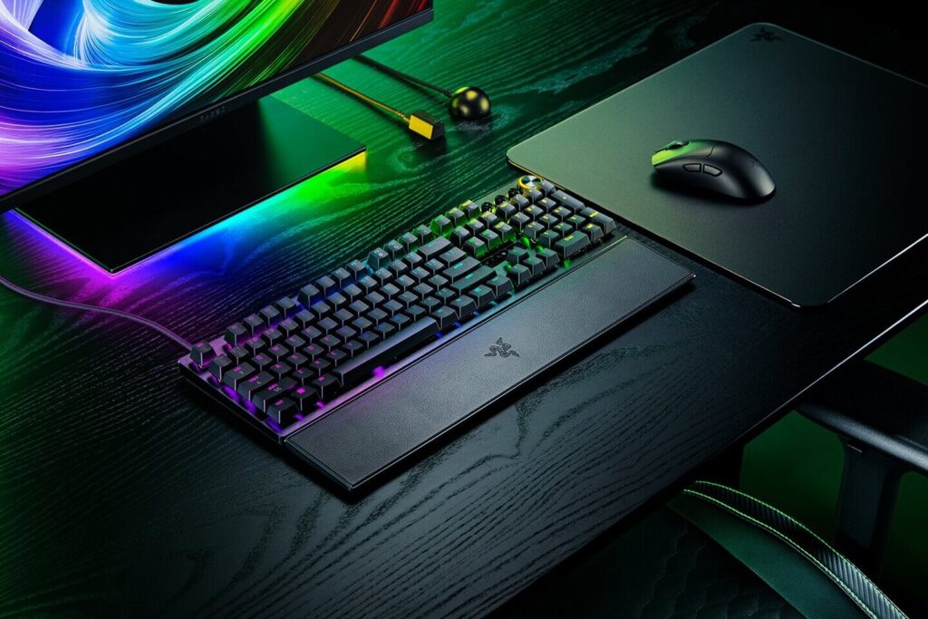 Razer Huntsman V3 Pro gaming keyboard - Flat on a desk