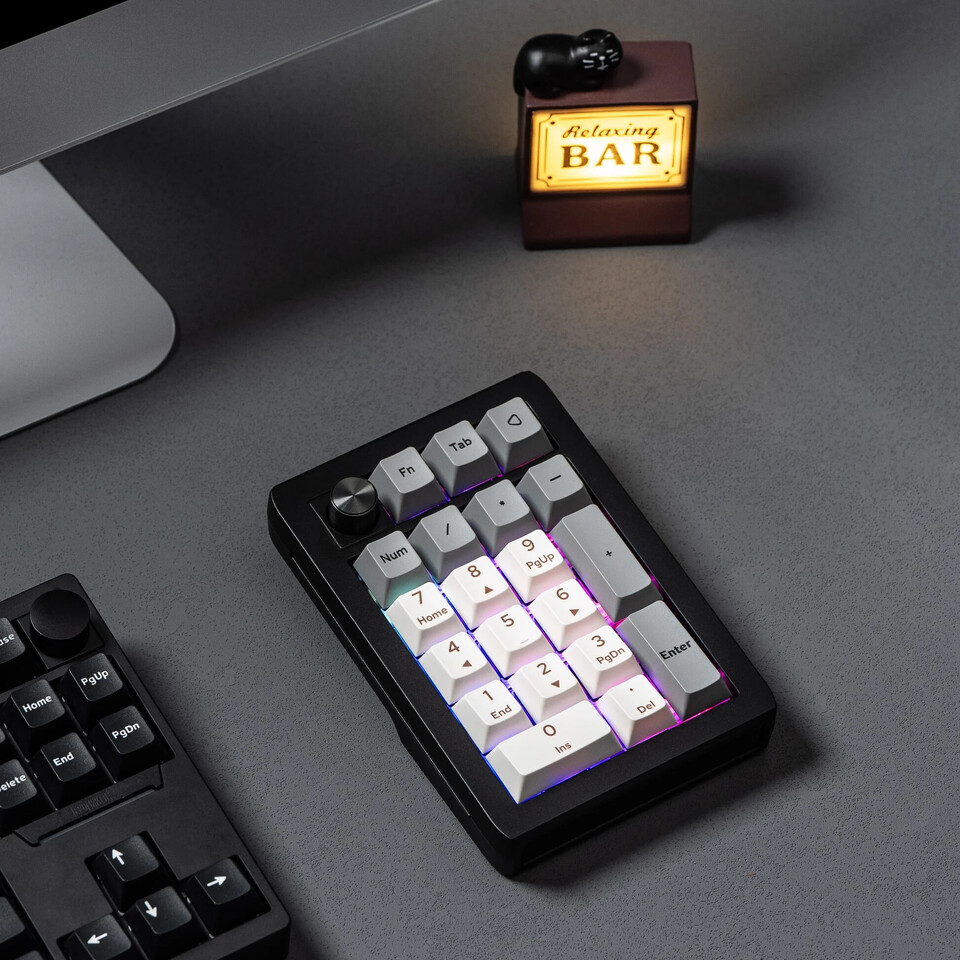 EPOMAKER EK21 Numpad - Next to keyboard