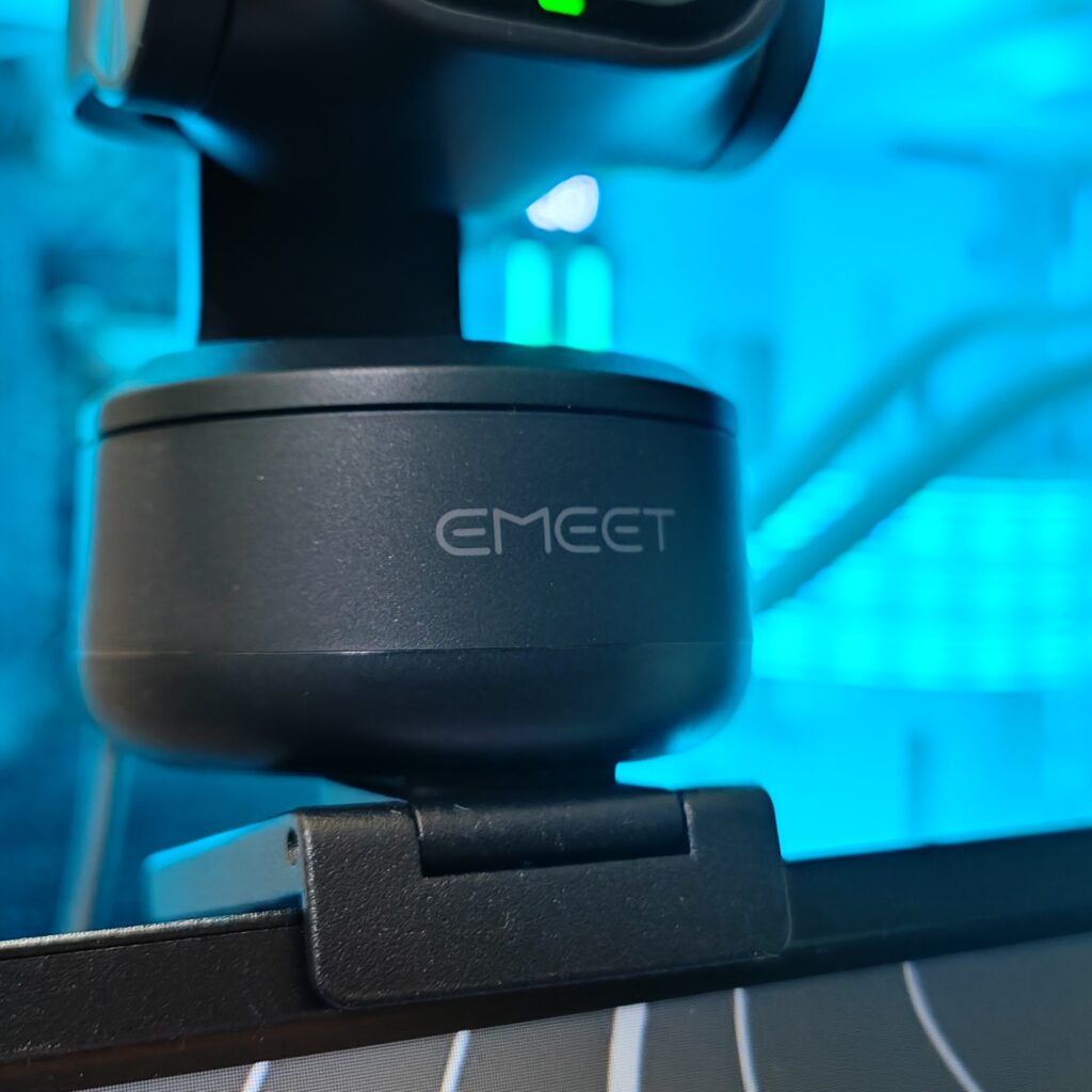 EMEET PIXY 4K dual-camera AI PTZ webcam review: Smart, sharp, but not quite perfect 20 Close up of the EMEET PIXY 4K AI Webcam mounted