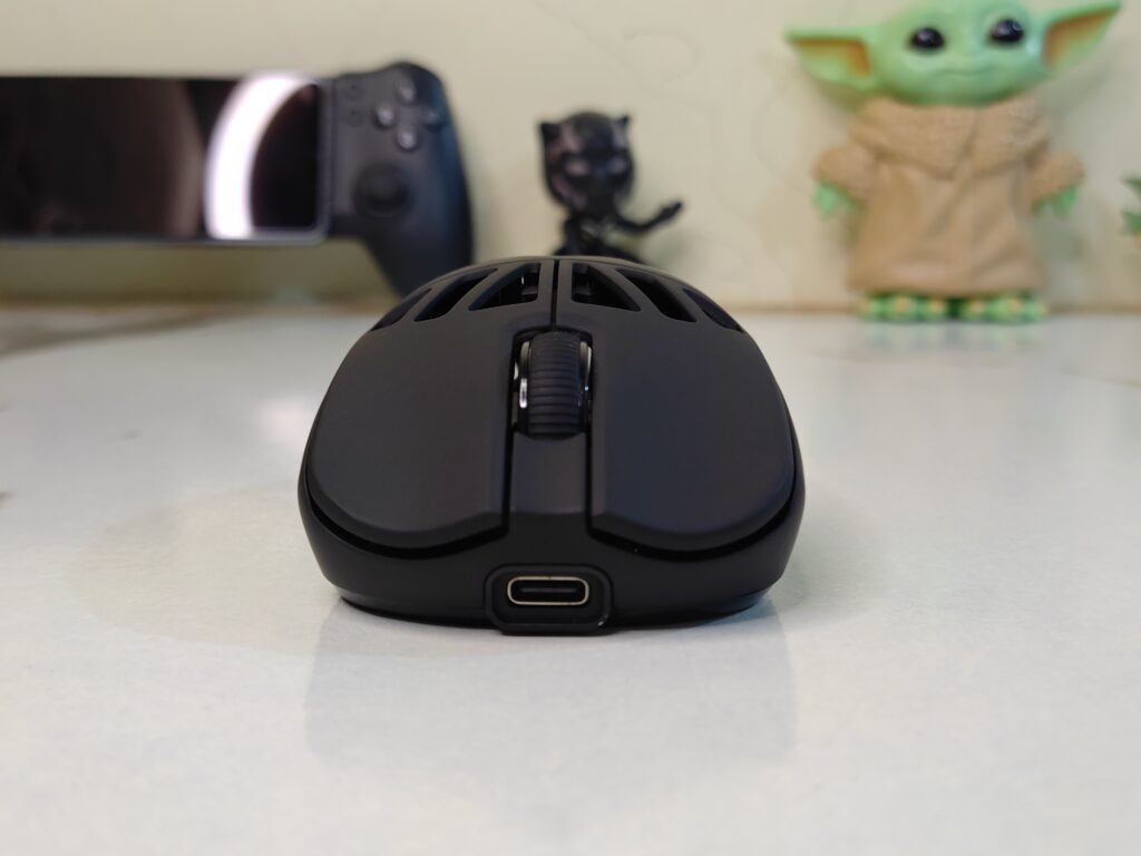 EPOMAKER CarbonX mouse review: Light, fast, and reliable 7