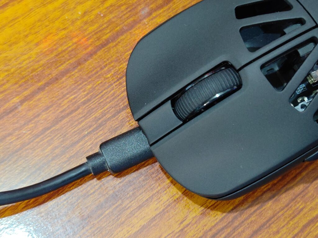 EPOMAKER CarbonX attached to cable