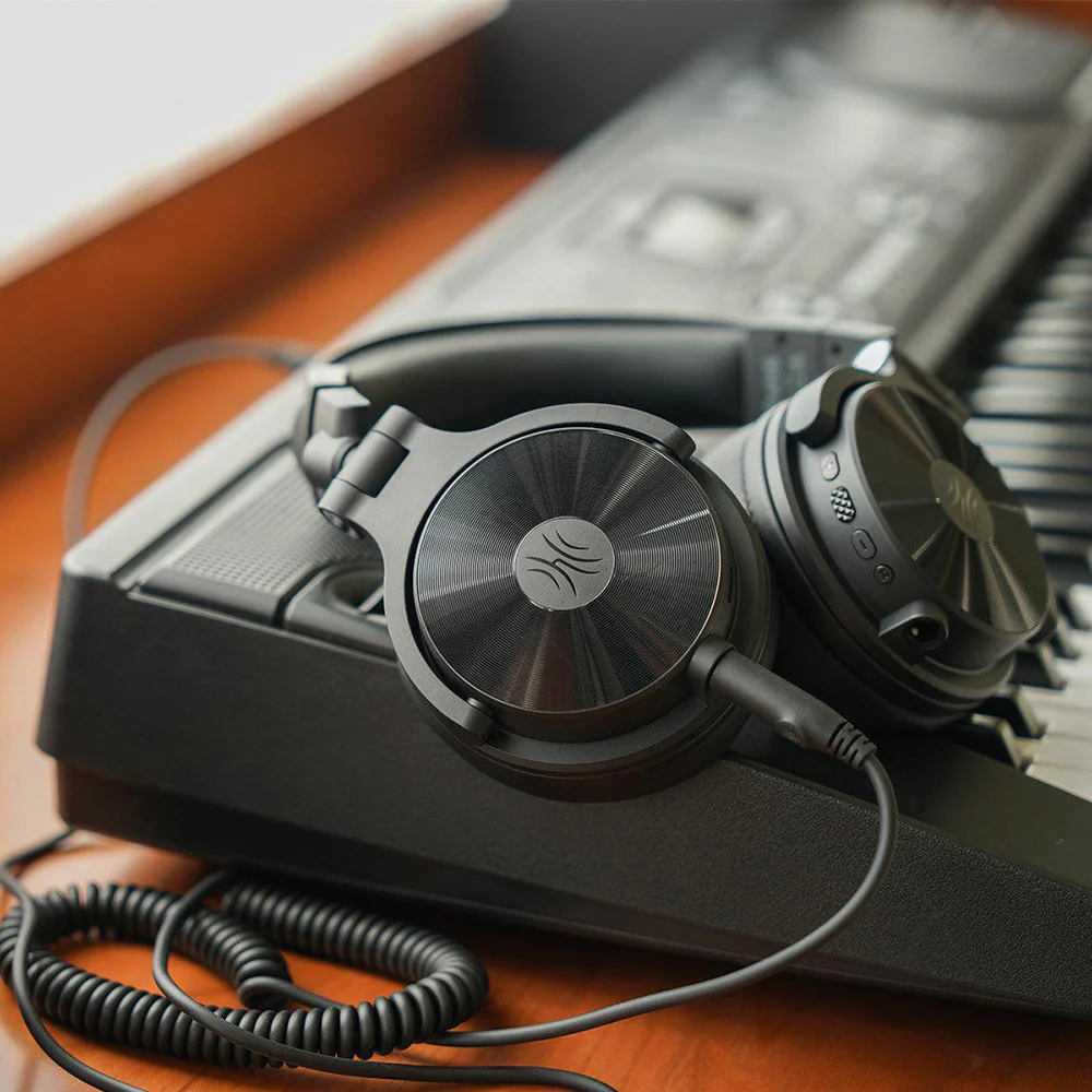 OneOdio Studio Max 1 - On keyboard